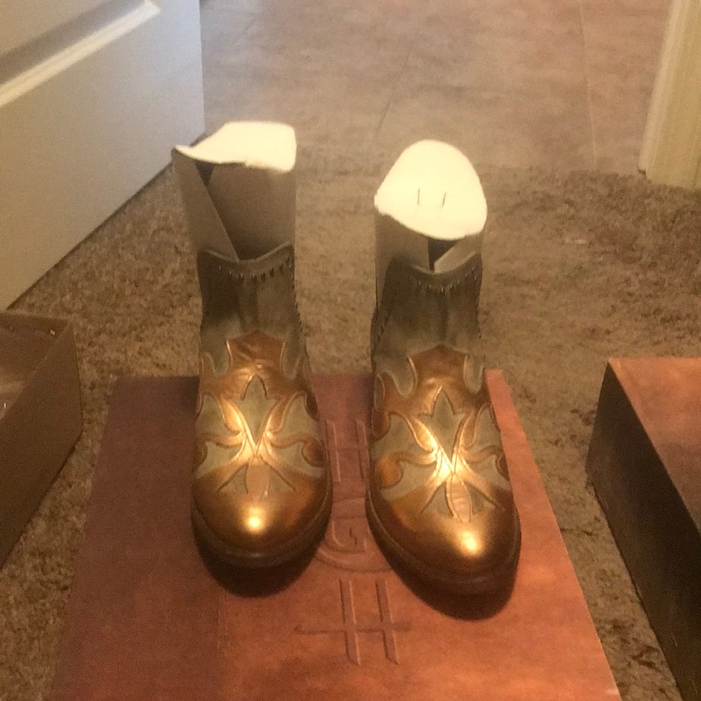Boots - Picture 2 of 5